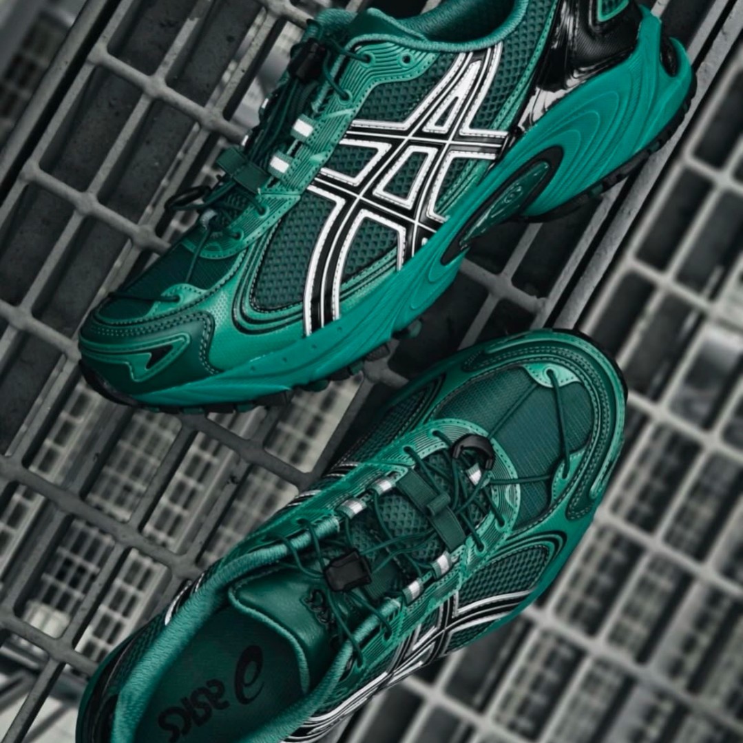 ASICS Gel-Kahana TR V4 in the "Ocean Green/Black" colorway